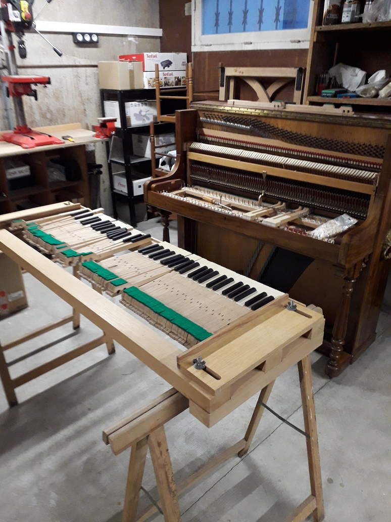 Clavier en cours de réparation