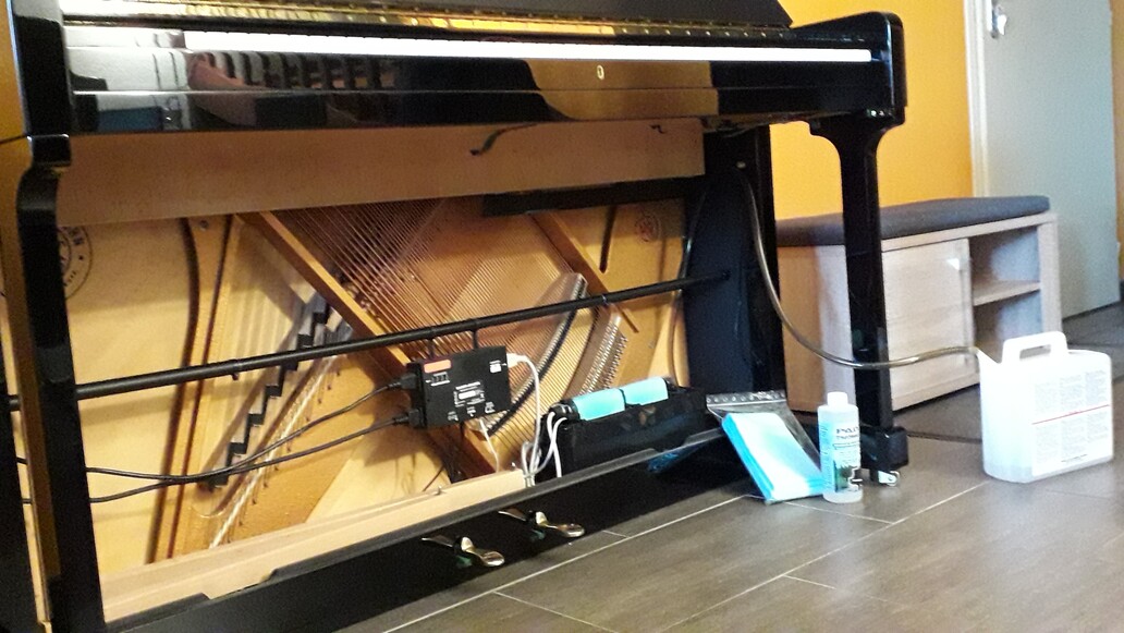 Installation d'un système de régulation d'hygrométrie sur piano droit